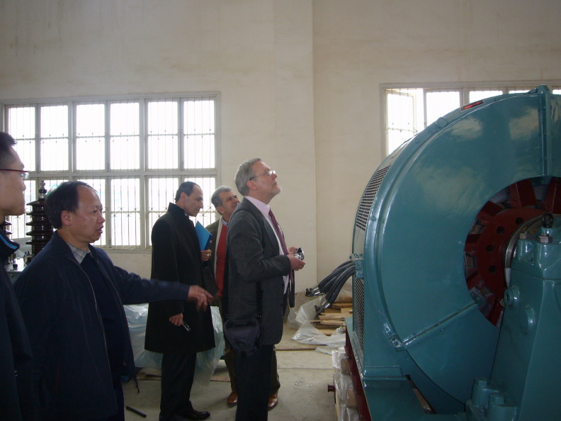 德国专家和韩国三星公司专家来公司检测2套供阿尔巴尼亚Sasaj水电站4300KW冲击式水力发电机组。