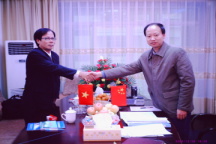 Vietnamese businessmen came to sign the order