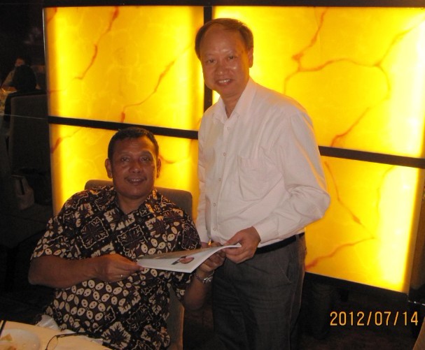 印尼国家电力总公司总裁在雅加达与廖世明董事长会谈.