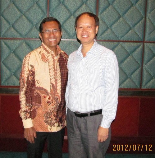 The president of Indonesia minister Mr. Yu Shigan chairman of the state power company talks in Jakarta with Liao Shiming